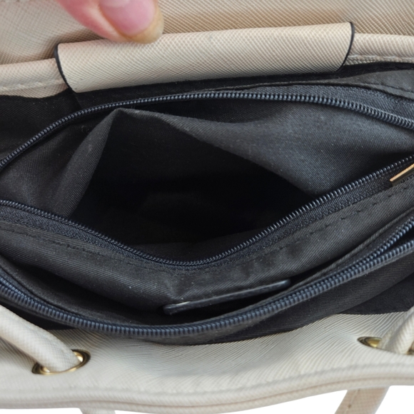 Wink Kangaroo Backpack Purse Bag Winter White Side Zippers Adjustable Straps - Picture 10 of 16